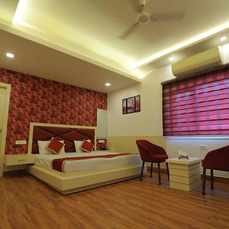 Hotel Sahib'S Red Carpet - The Family & Corporate Hotel Agra  Exteriör bild