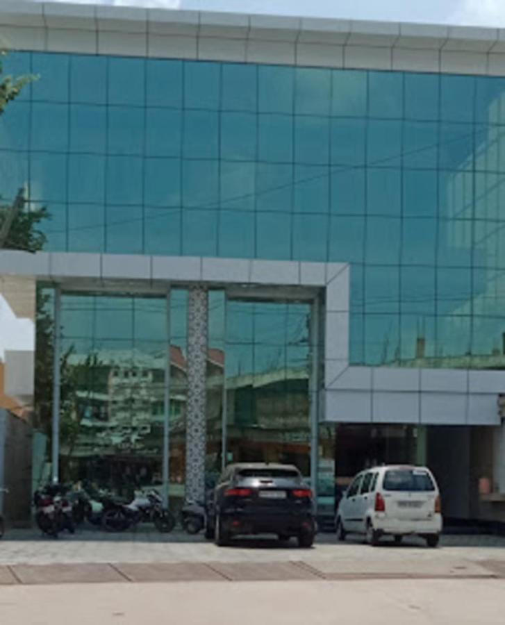 Hotel Sahib'S Red Carpet - The Family & Corporate Hotel Agra  Exteriör bild