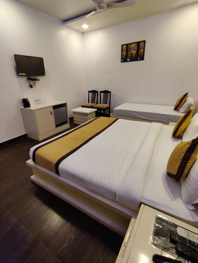 Hotel Sahib'S Red Carpet - The Family & Corporate Hotel Agra  Exteriör bild