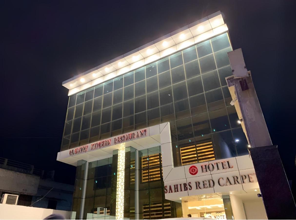 Hotel Sahib'S Red Carpet - The Family & Corporate Hotel Agra  Exteriör bild