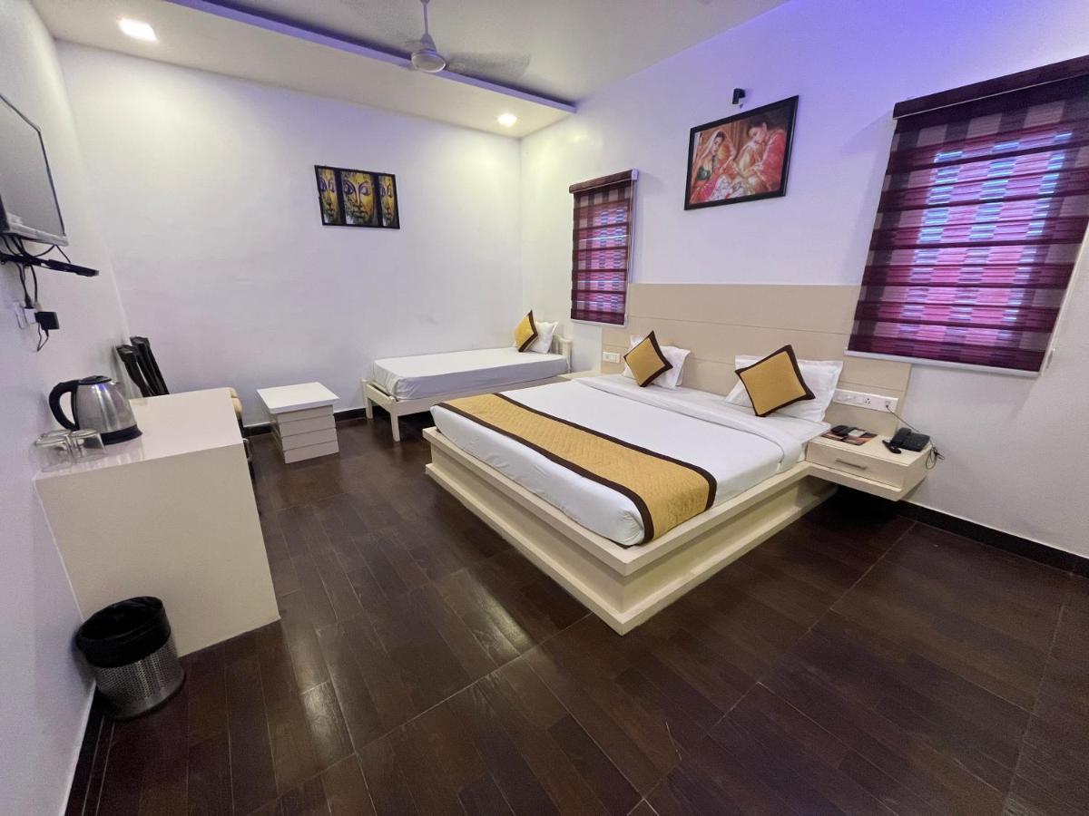 Hotel Sahib'S Red Carpet - The Family & Corporate Hotel Agra  Exteriör bild