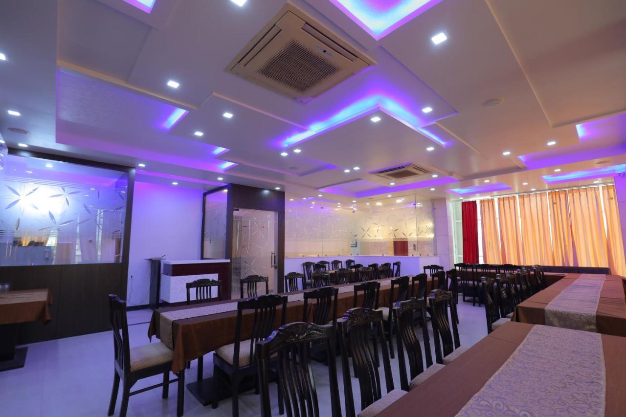 Hotel Sahib'S Red Carpet - The Family & Corporate Hotel Agra  Exteriör bild