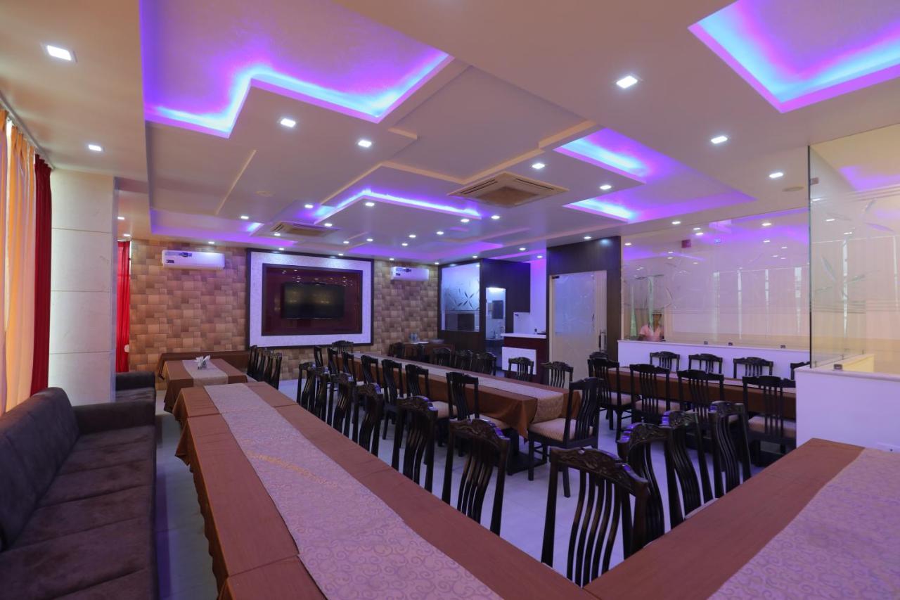 Hotel Sahib'S Red Carpet - The Family & Corporate Hotel Agra  Exteriör bild